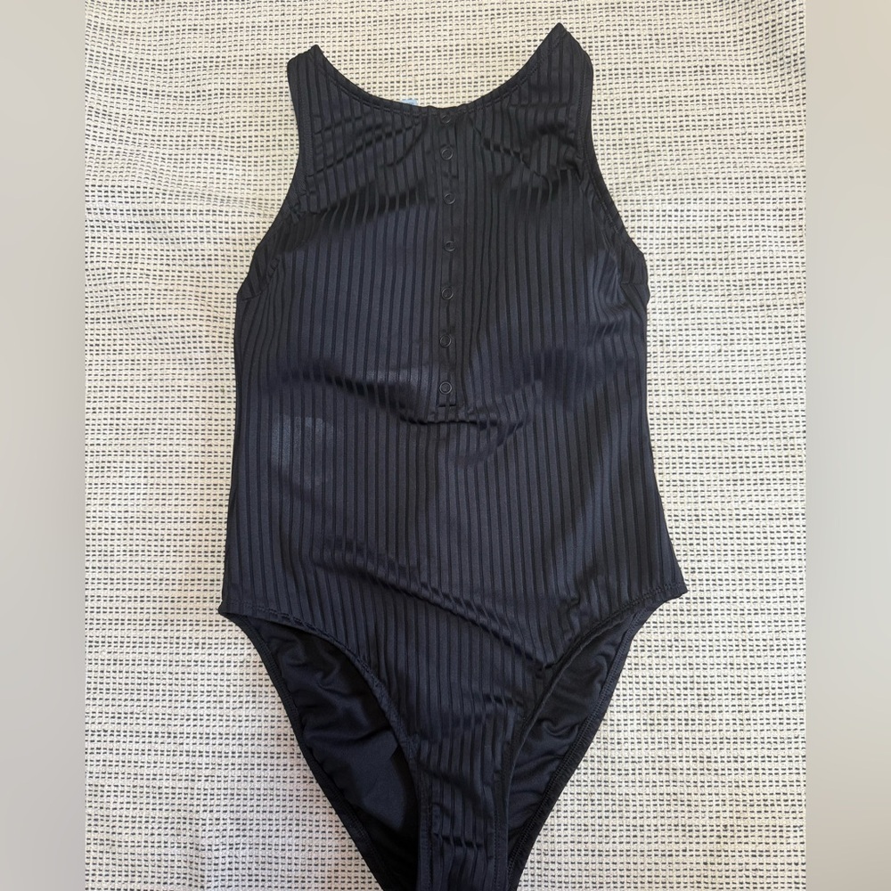 🎯60% OFF! Shade & Shore Women’s Black Ribbed One Piece Racerback Swimsuit - Picture 2 of 9